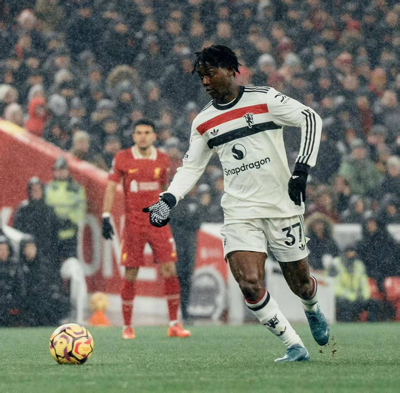 今晨葡萄牙体育调整名单以备意大利杯，防线松动环节打磨，媒体盛赞，赛程密集仍需轮换的简单介绍-开云官网首页